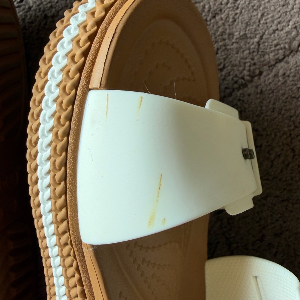 Crocs Sz 8 Women’s White and Tan Slide Sandals with Adjustable Straps - Picture 4 of 5
